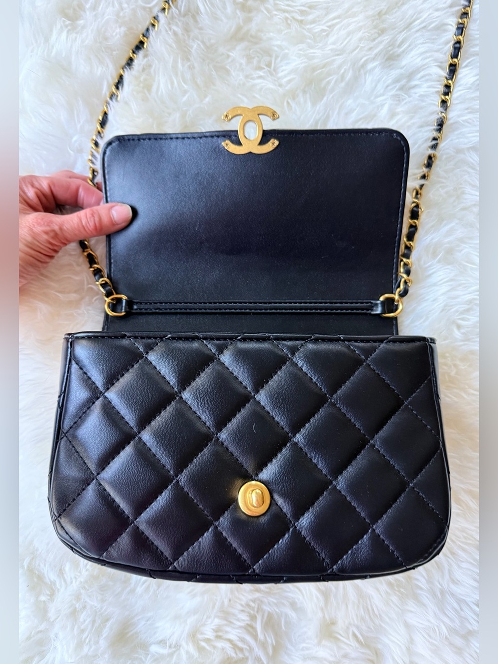 *PRICE FIRM* Chanel MAKEUP Handbag with Crystal Inset ‘CHANEL’ on Chain NIB GWP - Picture 13 of 16